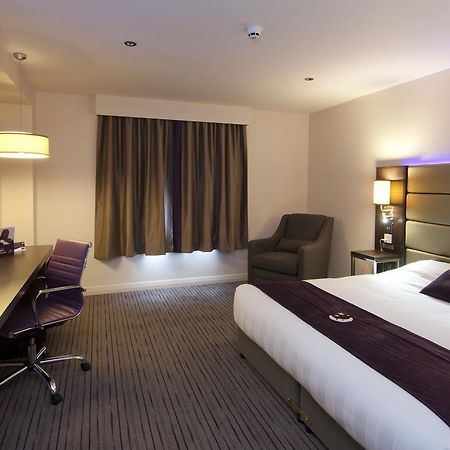 Premier Inn London Romford Central 외부 사진