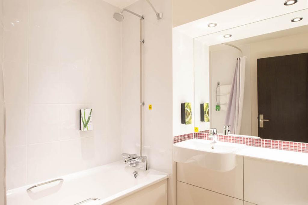 Premier Inn London Romford Central 객실 사진