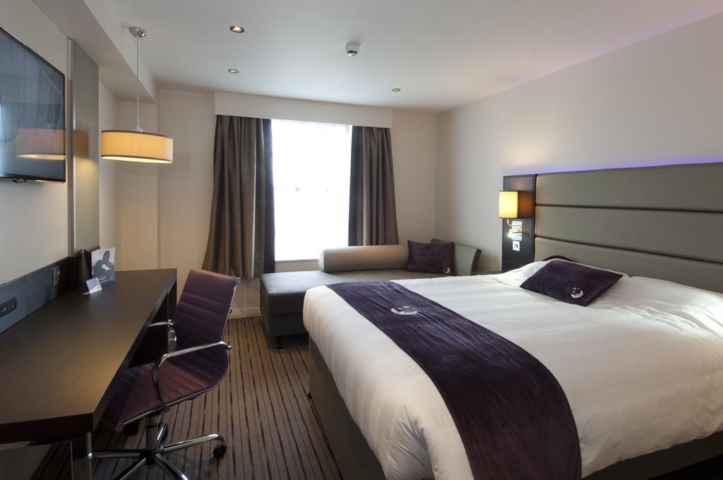 Premier Inn London Romford Central 객실 사진