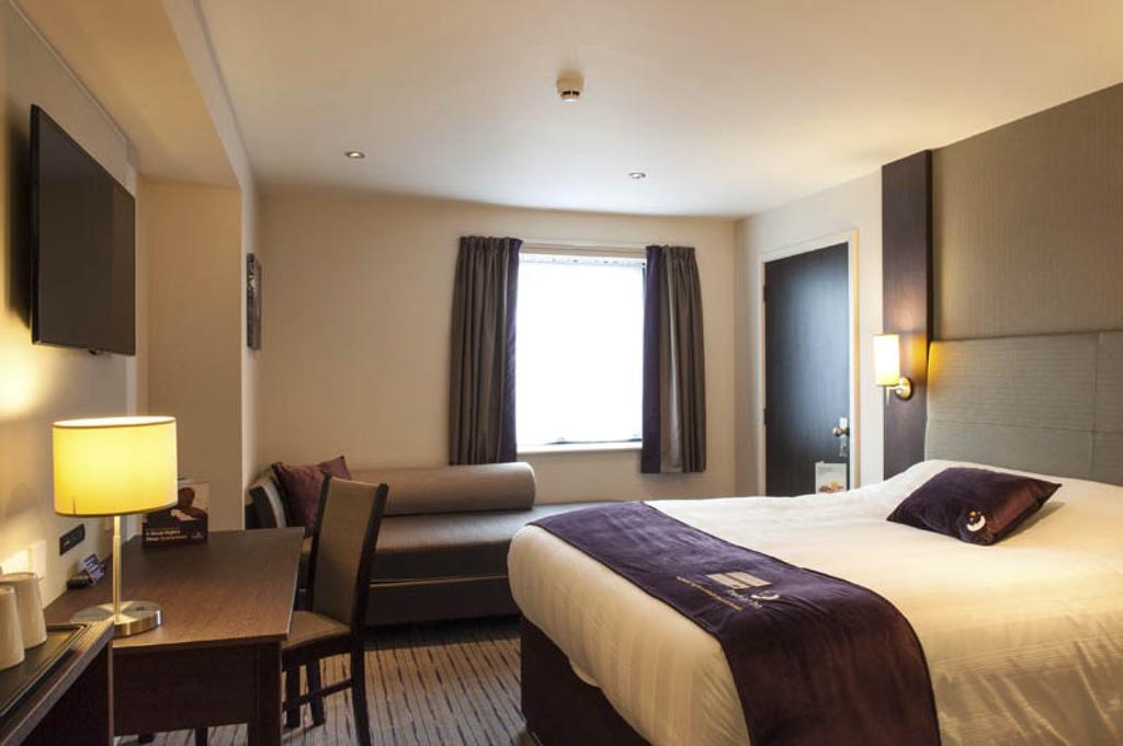 Premier Inn London Romford Central 객실 사진