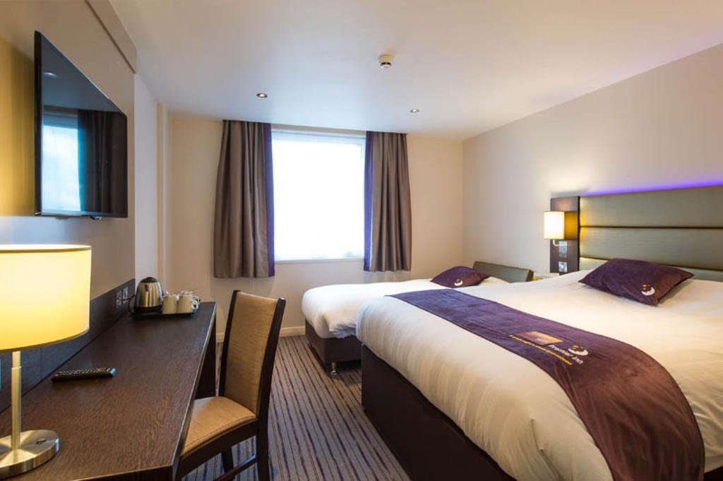 Premier Inn London Romford Central 객실 사진