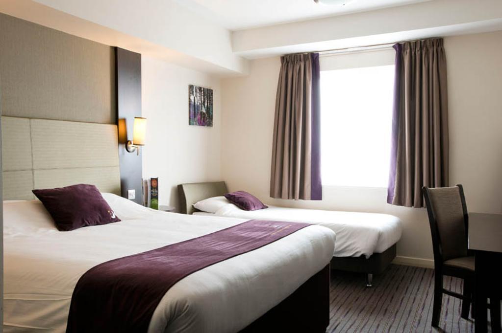 Premier Inn London Romford Central 객실 사진