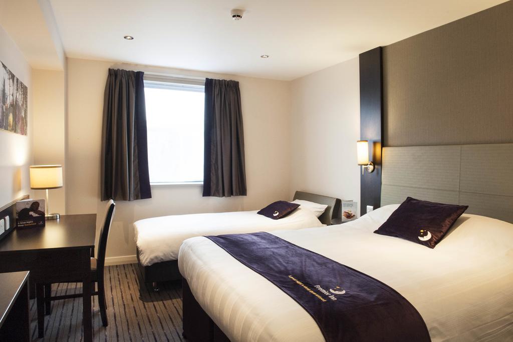 Premier Inn London Romford Central 객실 사진