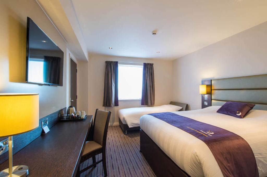 Premier Inn London Romford Central 객실 사진