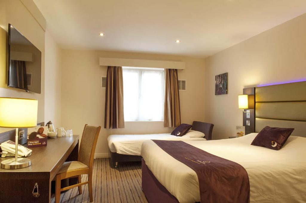 Premier Inn London Romford Central 객실 사진