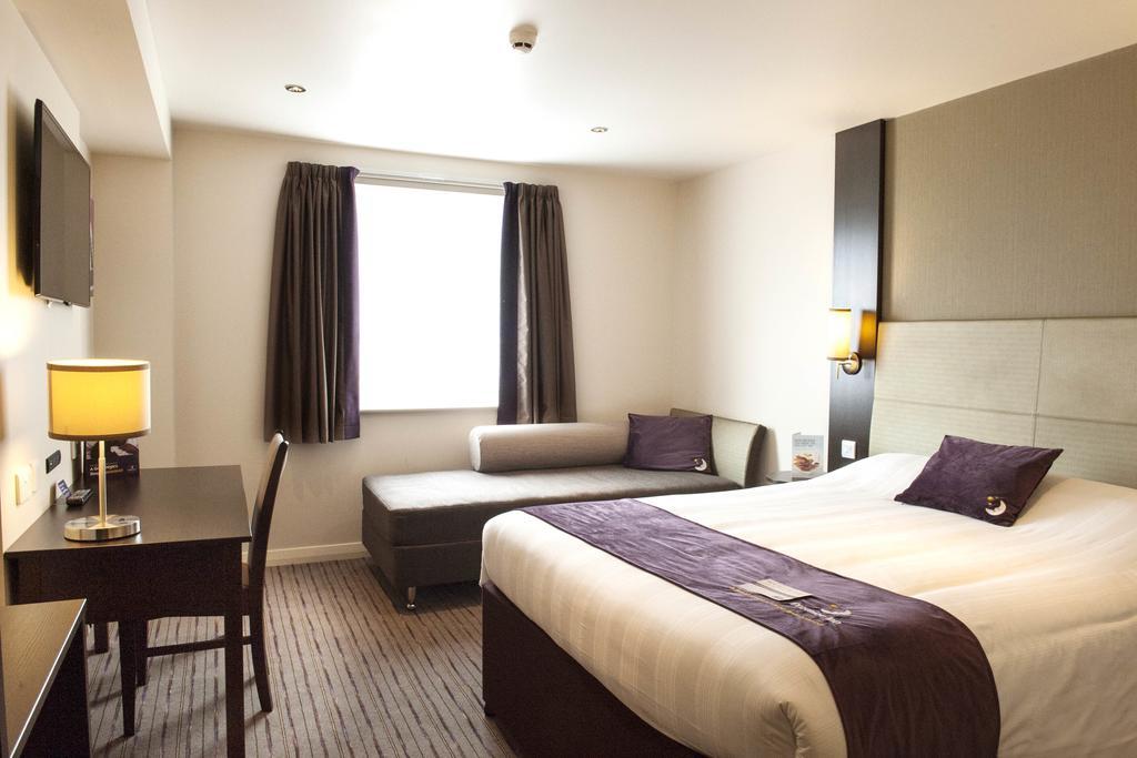 Premier Inn London Romford Central 객실 사진