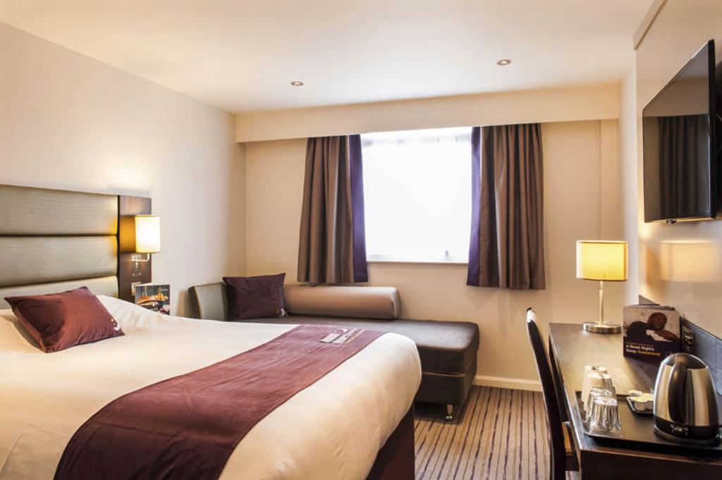 Premier Inn London Romford Central 외부 사진