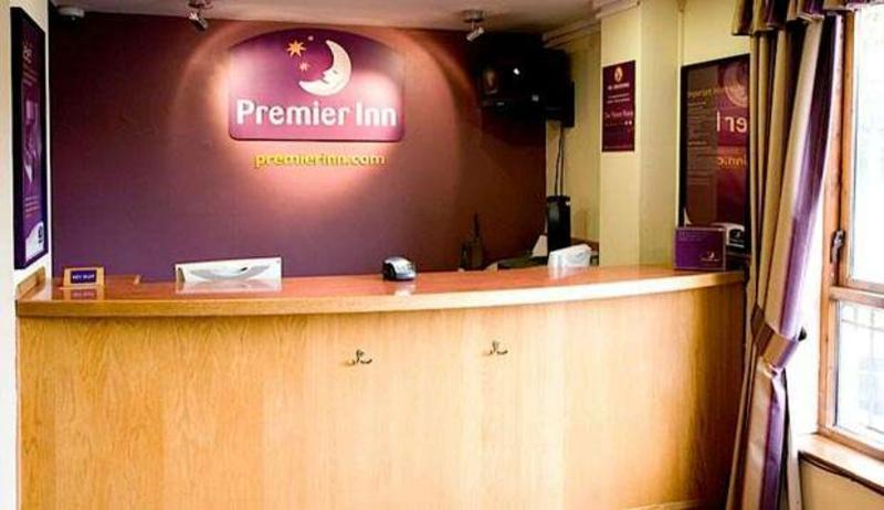 Premier Inn London Romford Central 외부 사진